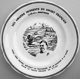« Géo » Michel, premier Français à traverser la Manche. Assiette commémorative éditée par L'Équipe.
