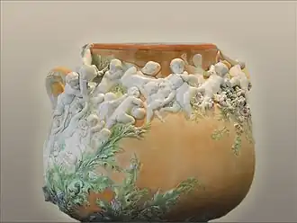 La Lutte pour la vie, vase en faïence, modèle présenté au Salon de la société des artistes français en 1894, Paris, Petit Palais
