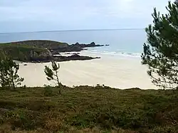La plage de Trez Bihan et la pointe de Pen ar Vir.