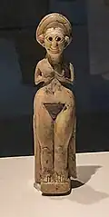 Figurine en ivoire de déesse nue. Kültepe,  Musée des civilisations anatoliennes, Ankara.