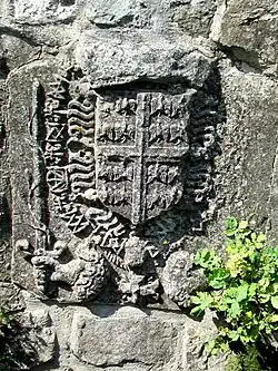 Blason d'Anne de Montmorency, connétable de France, en bas du Pont, rue du Pont.