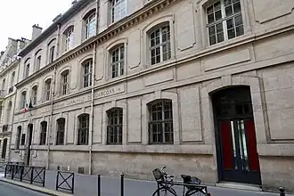 École élémentaire au no&nbsp;21.