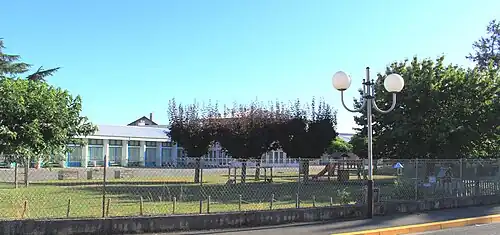 L'école maternelle Charles Perrault.