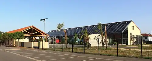 L'école élémentaire Arc-en-ciel.