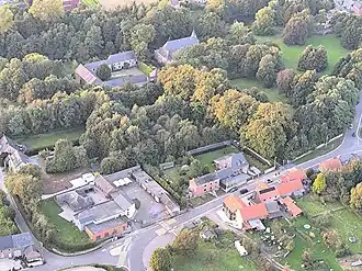 complexe scolaire de Seron et parc du château