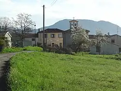 L'église Saint-Étienne et l'école.