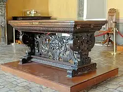 Table "en éventail" (troisième quart du XVIe&nbsp;siècle, château d'Ecouen).