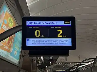 Écran SIEL de la ligne 14 à la station Châtelet avec affichage de la longueur des prochains trains.