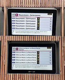 Écrans en gare du Val de Fontenay affichant les trains SNCF du RER E.