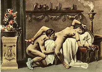 Homme nu accroupi au bord d'un lit prodiguant un cunnilingus à une femme nue allongée et le sourire aux lèvres, dans un intérieur grec