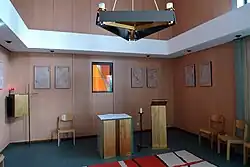 La chapelle du silence avec le Chemin de croix.