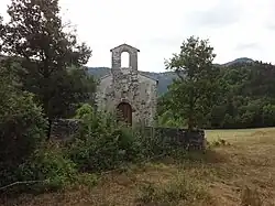 Façade de l’église Notre-Dame-de-Beauvezer de Champourcin.