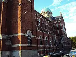 Vue latérale droite de l'église