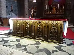 Photographie en couleur d'une église.