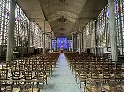 La nef et les deux collatéraux.