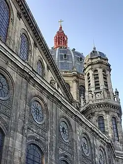 Façade latérale, petite coupole et coupole principale.