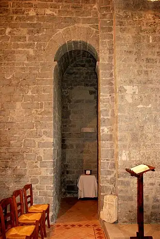 Accès à la chapelle nord.