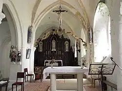 Le chœur et sa poutre de gloire.