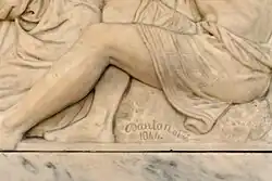 Date et Signature du Bas-relief.
