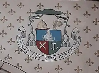 Devise et blason du de Victor Delannoy dans l'église Saint-Jean-Baptiste de Benquet