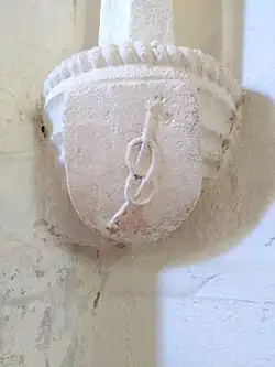 Lacs d’amour de Savoie dans un blason sur un cul-de-lampe de l’église Saint-Jean-Baptiste de La Tranclière.