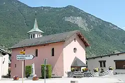 Église Saint-Marcel et monument aux Morts de Bellecombe.