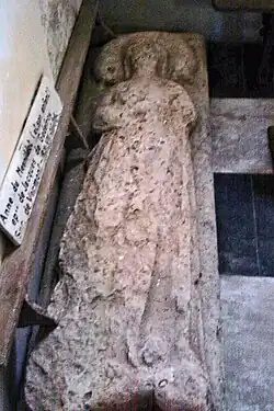 Le gisant d'Anne du Mesnildot et de son enfant.