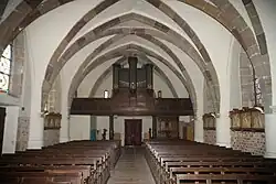 Intérieur de l'église et orgue (XIXe siècle MH).
