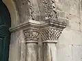 Chapiteaux du portail.