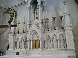 Le tabernacle en marbre blanc