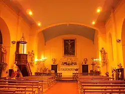 La nef et le chœur de l'église.