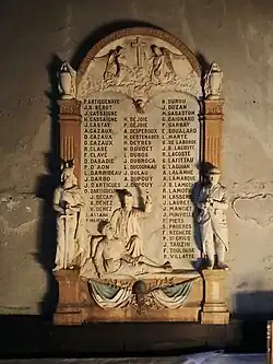 Le monument aux morts.