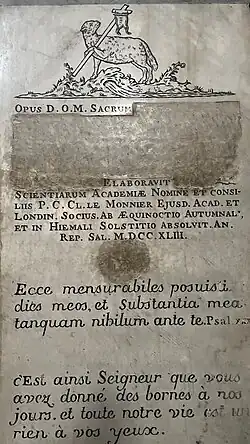 Piédestal du gnomon, inscription effacée à la Révolution.