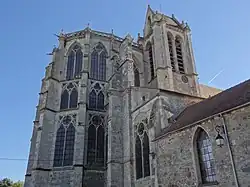 Chœur et clocher, côté nord.