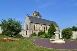 L'église Saint-Vigor. Vue sud-ouest.
