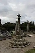 Croix de pierre du cimetière.