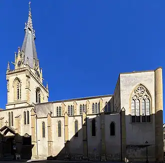 Vue de l'église depuis la rue Maurice Barrès
