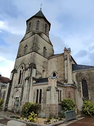 L'église Sainte-Croix, vue de l'extérieur