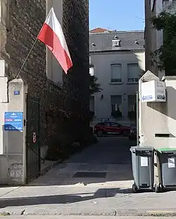 Entrée du passage conduisant à l'église polonaise au no&nbsp;18.