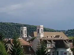 Toiture en tuile vernissée