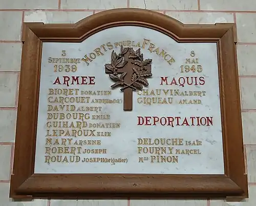 Monument aux morts de la Seconde Guerre mondiale (figurent des noms de défunts du maquis de Saffré).
