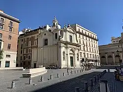 Vue d'ensemble sur la piazza San Claudio.