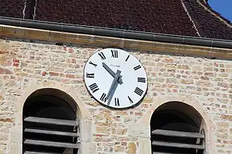 Horloge Bodet sur le clocher de l'église Saint-Didier de Saint-Didier-d'Aussiat.