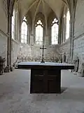 Maître-autel, vue vers l'abside.