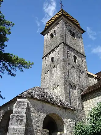 Le clocher (XIe&nbsp;siècle) de l'église Saint-Étienne.