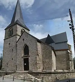 Vue de l'église Saint-Nicolas, sa place