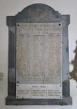 Monument aux morts dans l'église.