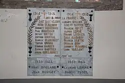 Plaques commémoratives 1914-1918 et 1939-1945.