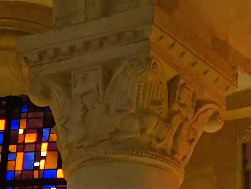 Détail d'un chapiteau du chœur avec des animaux.