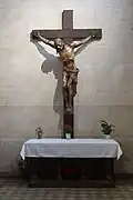 Sculpture de Jésus sur la croix.